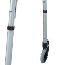 4 görgős járókeret 110 kg-ig