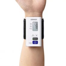 OMRON NightView automata csuklós vérnyomásmérő Bluetooth adatátvitellel