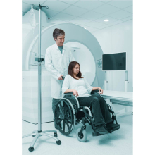 Kerekesszék műanyag MRI kompatibilis 130kg-ig / 3 Tesla